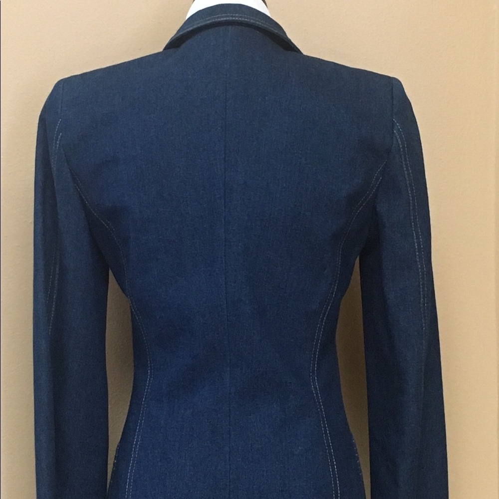 SOLD. 🆕 ESCADA Blazer - Picture 3 of 8